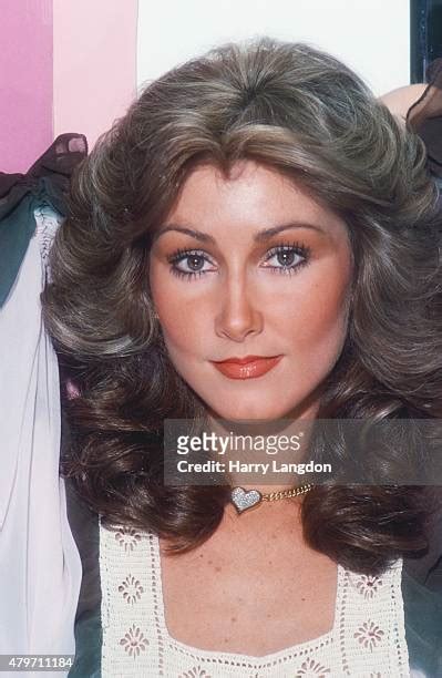 4,084 Linda Thompson Photos & High